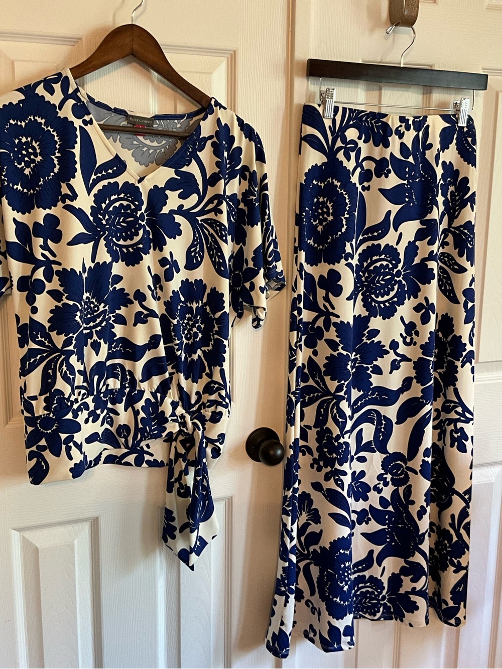 Vince Camuto Blue and Cream Floral V-Neck Blouse and Skirt (2-Piece)